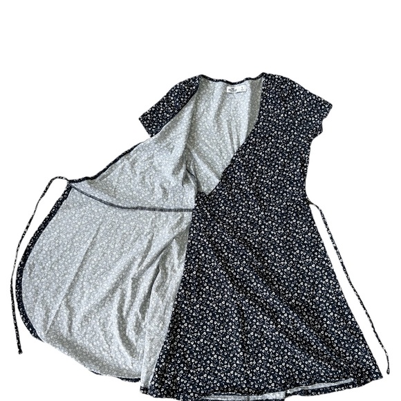 Hollister Navy Blue Flowers Wrap Dress Size Small - Picture 11 of 15